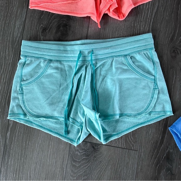 Bundle of 4 Pairs of Old Navy Shorts - Picture 4 of 11